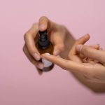 Najpierw serum czy krem? Kolejność nakładania kosmetyków